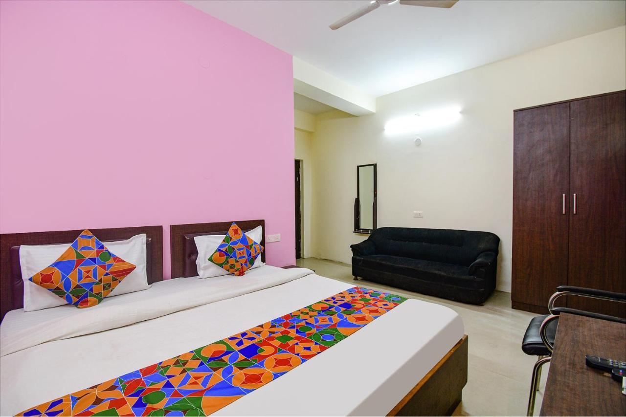 Hotel Fabexpress Sr Bārang Exterior foto
