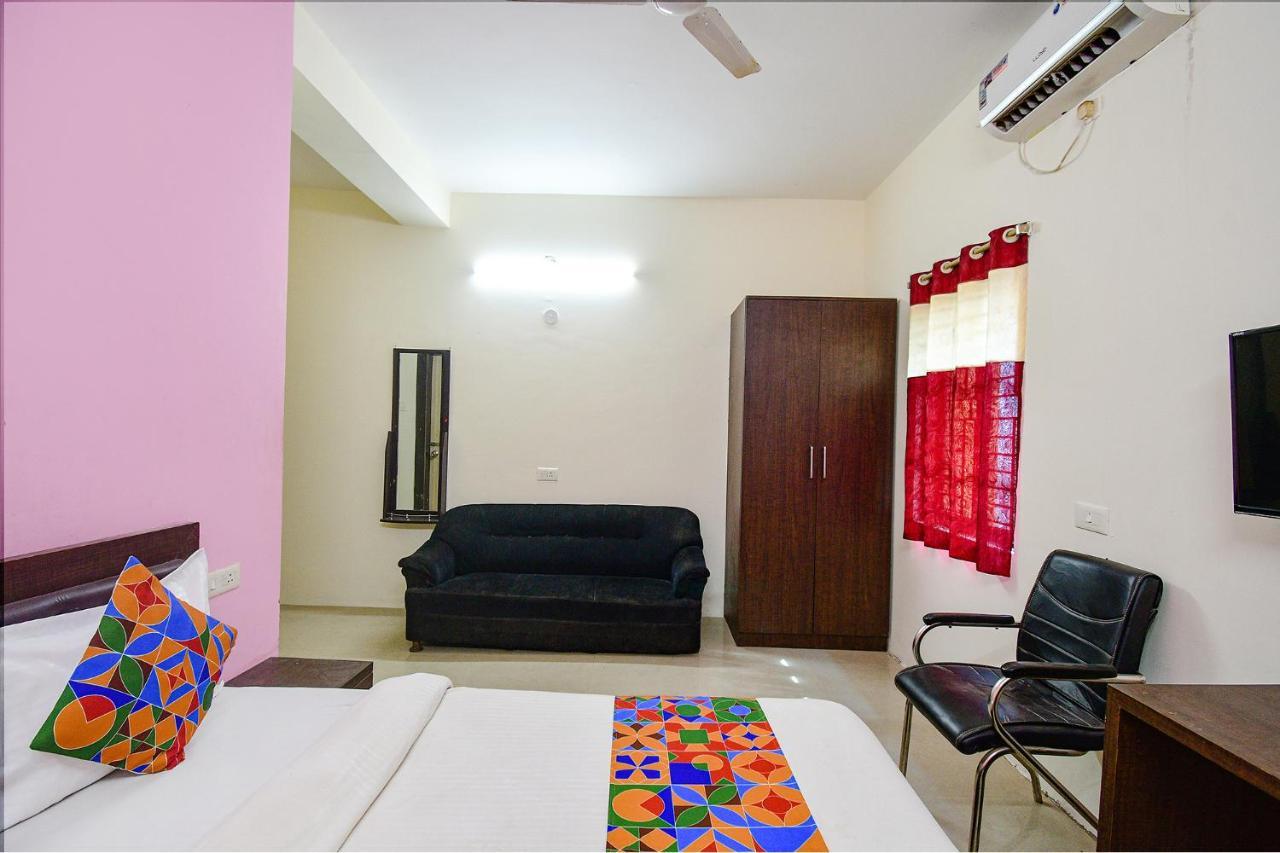 Hotel Fabexpress Sr Bārang Exterior foto