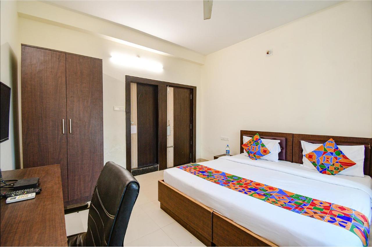 Hotel Fabexpress Sr Bārang Exterior foto